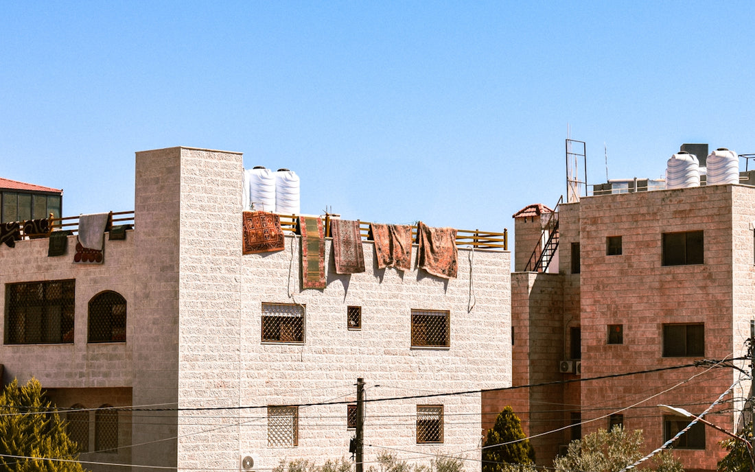 A building that has a lot of windows on top of it